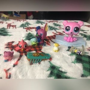 Toy lot, Free With Purchase in Bundling, including a Hexbug and Shopkins
